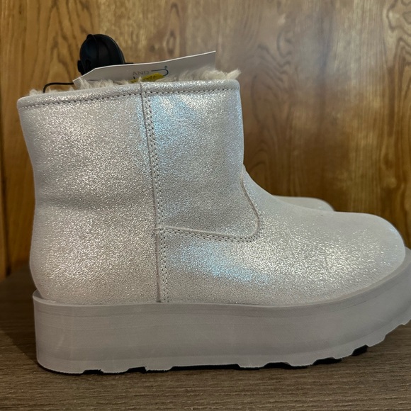 Time and Tru Shoes - Time and Tru Genuine Leather Winter Boots with shearling interior size 10